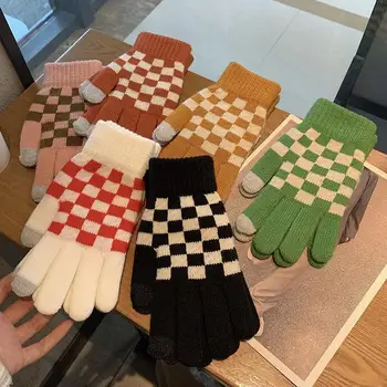 Зимните студентски модни шахматни цветни ръкавици със сензорен екран, дамски зимни окото топлите сладки Мъжки възли ръкавици за езда в студа