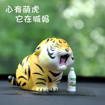 Съхраняват през годините мама на малък тигър сладък карикатура украса на колата дебел тигър ръчно автомобили кукла творчески чист червен автомобил украса за доставка 1